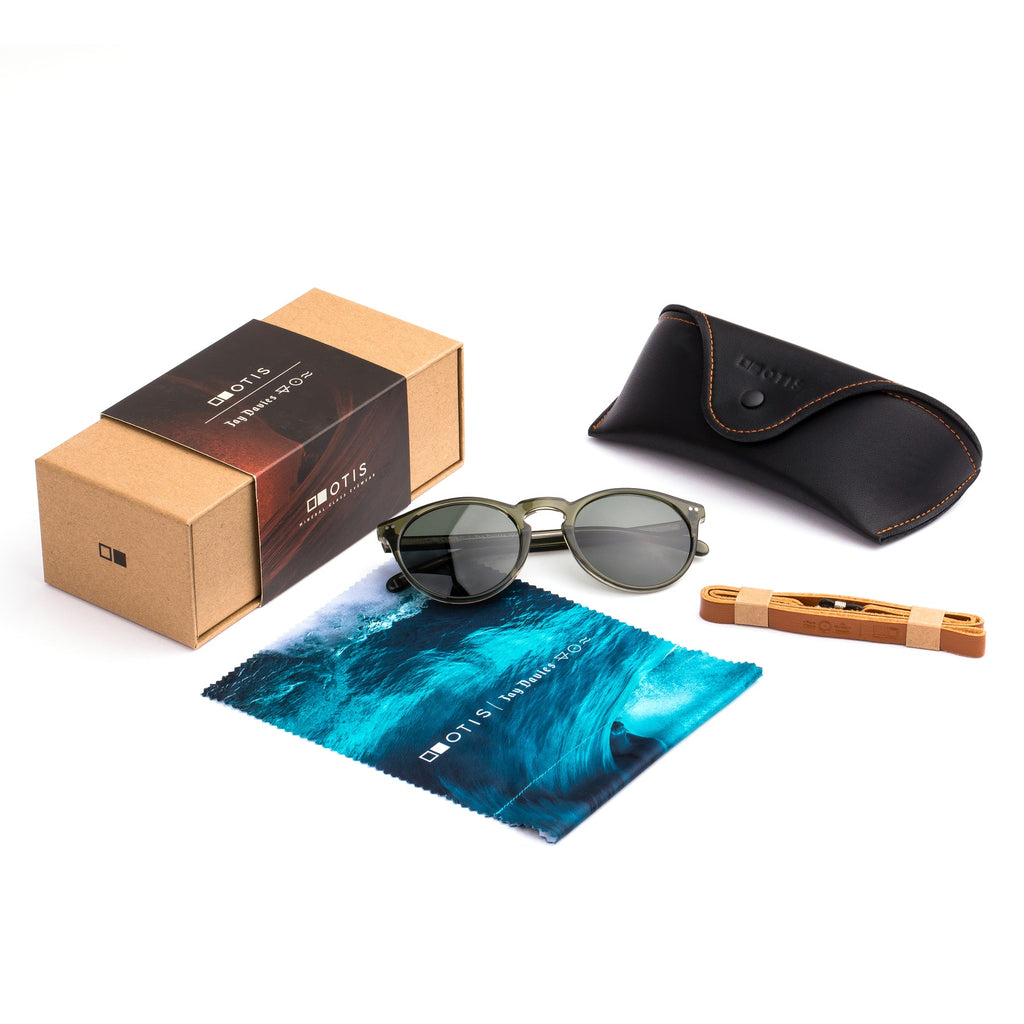 クリーミー　オラフ様　25 Otis Omar X Sunglasses-Eco Forest Grey — REAL Watersports