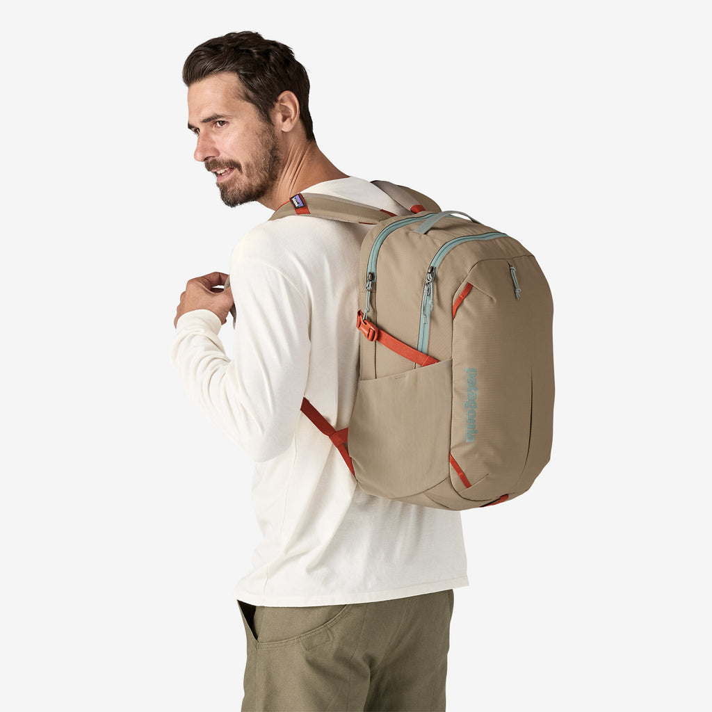 ラクレコ Patagonia Refugio Day 26L Backpack-Seabird Grey — REAL Watersports