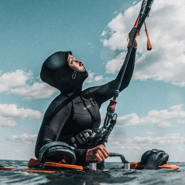 Manera Wmn's Seafarer Hooded 5/4/3mm FZ Wetsuit-Black