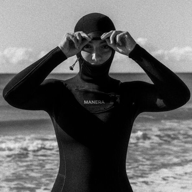 Manera Wmn's Seafarer Hooded 5/4/3mm FZ Wetsuit-Black