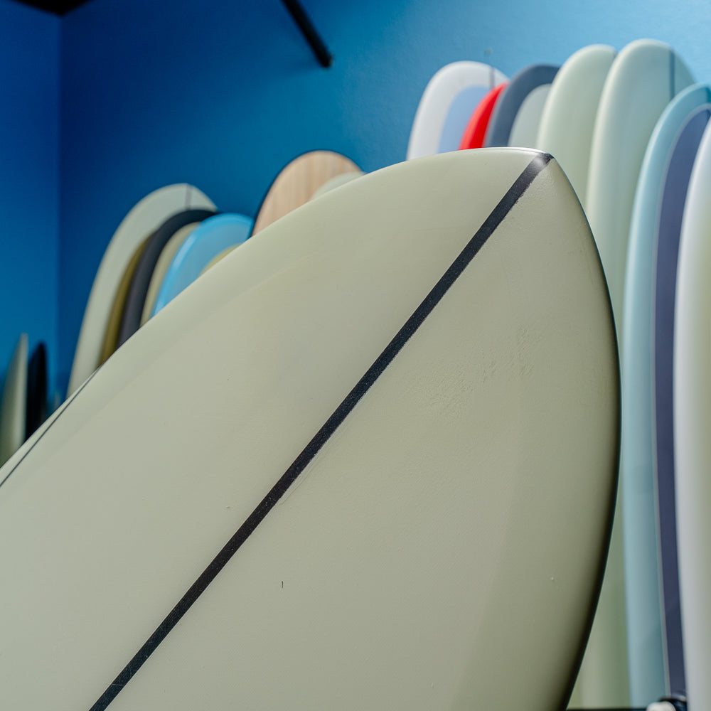 CJ Nelson Oracle Thunderbolt Silver 10'6" (Blem)