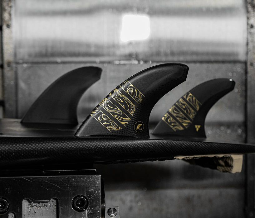 Futures Alpha 3/2 Carbon Tri Fin Set-Black/Gold-Medium