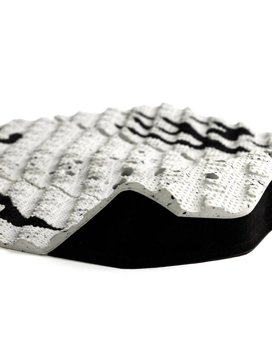 Creatures Griffin Colapinto Lite Eco Traction Pad-Bone Speckle Black Flames