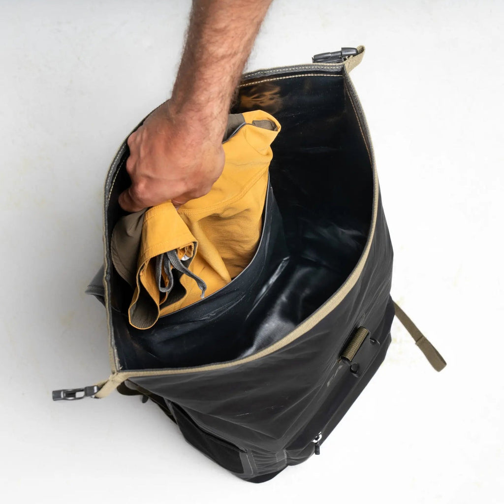 FARO Wetsuit 30L Dry Backpack-Black/Olive