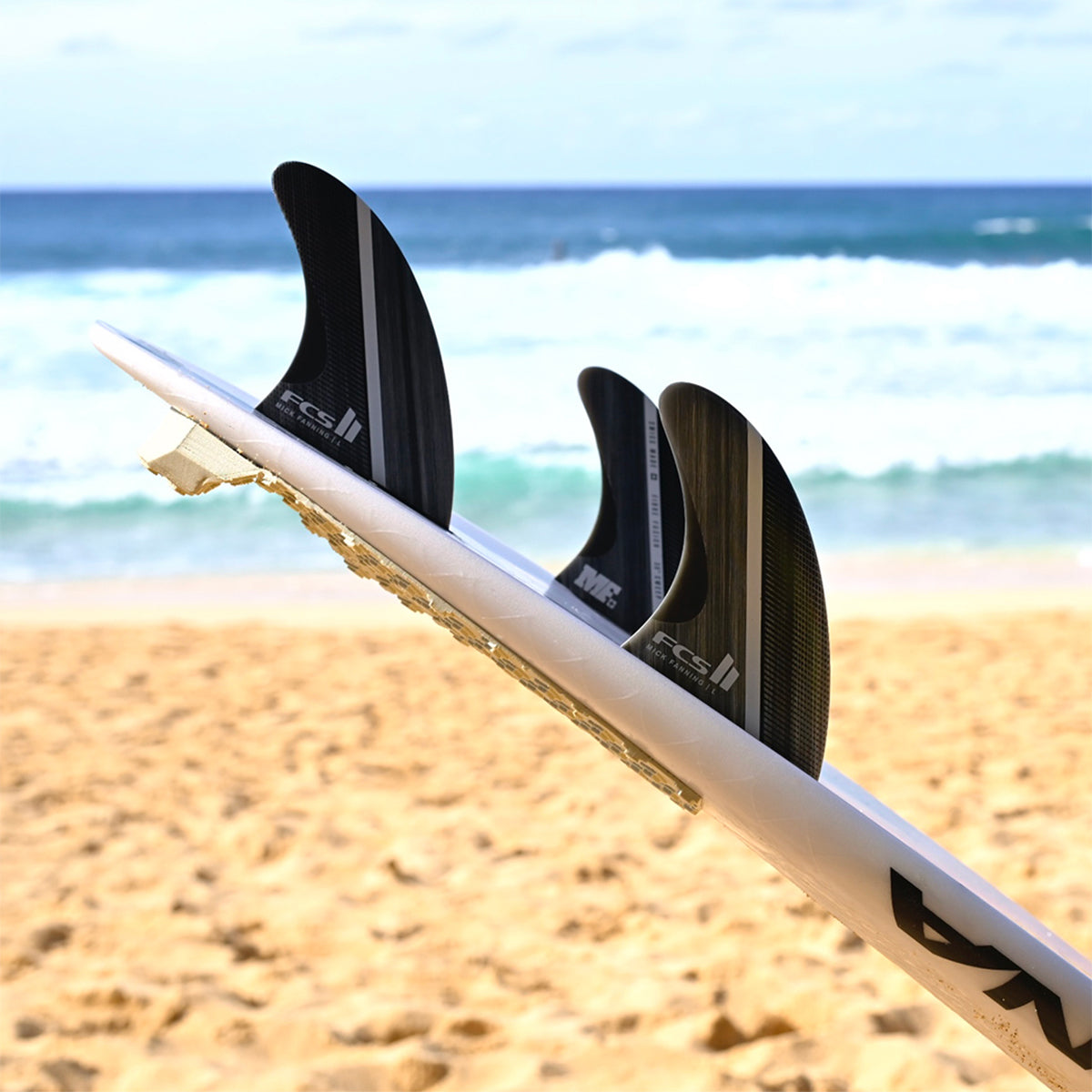FCS II MF Glass Fibre Fusion Tri Fin Set-Smoke/White-Medium