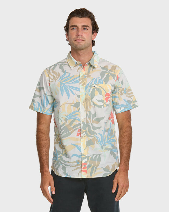 Quiksilver Men's Blueweed Classic Short Sleeve Shirt Off White | S Quiksilver Men's Blueweed Classic Short Sleeve Shirt Off White | S