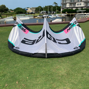 USED Core Section 4 Wave Kite-9m-White