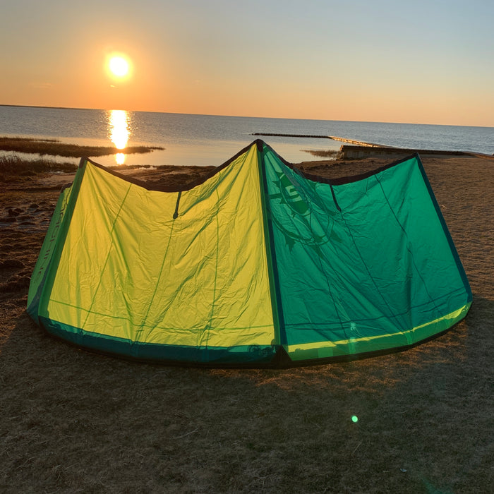 USED Slingshot Machine V1 Kite-9m-Green