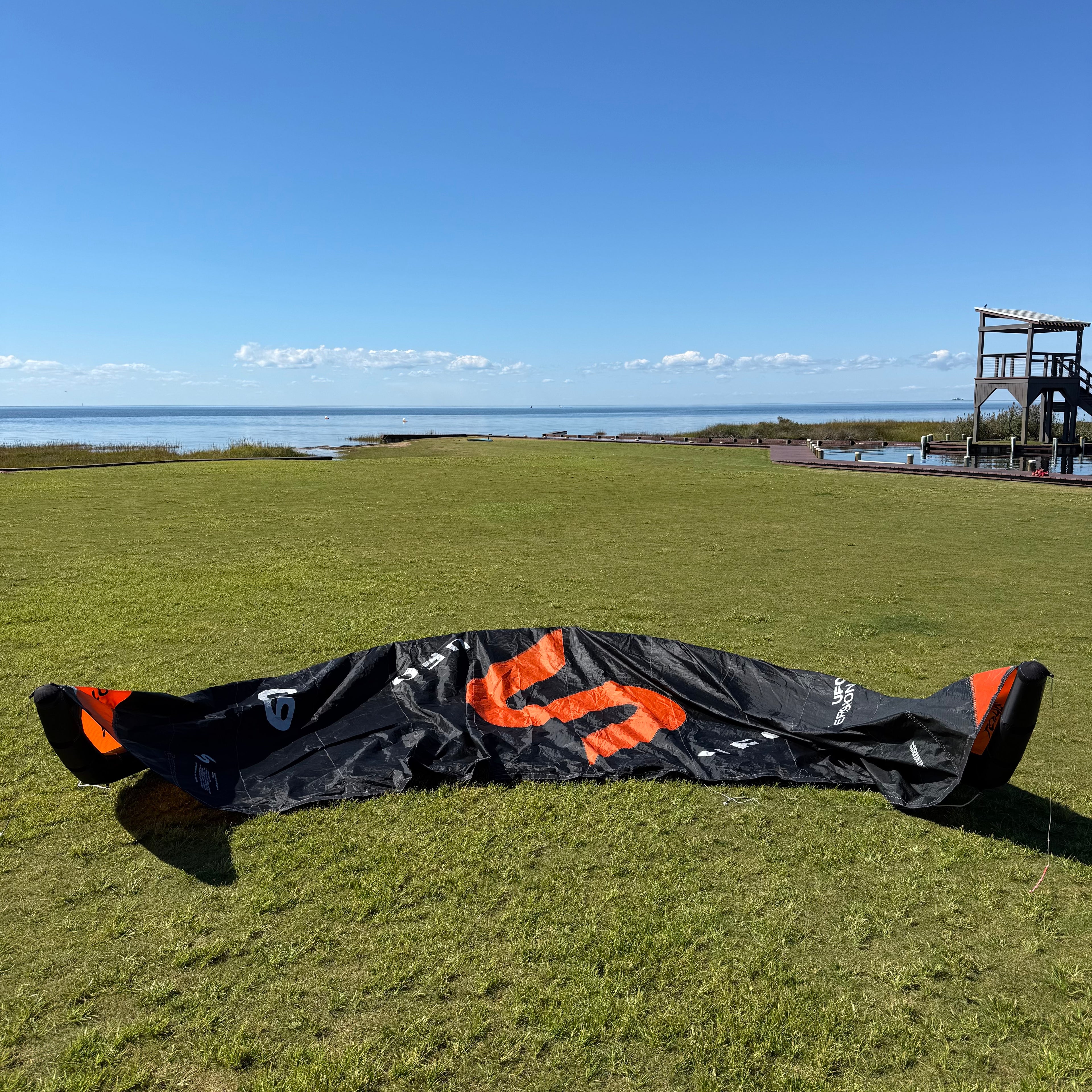 USED Slingshot UFO V3 Kite-9m-Black/Orange