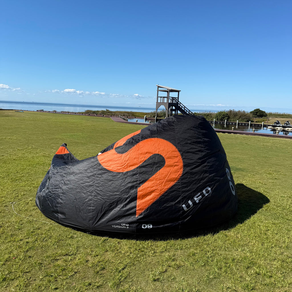 USED Slingshot UFO V3 Kite-9m-Black/Orange