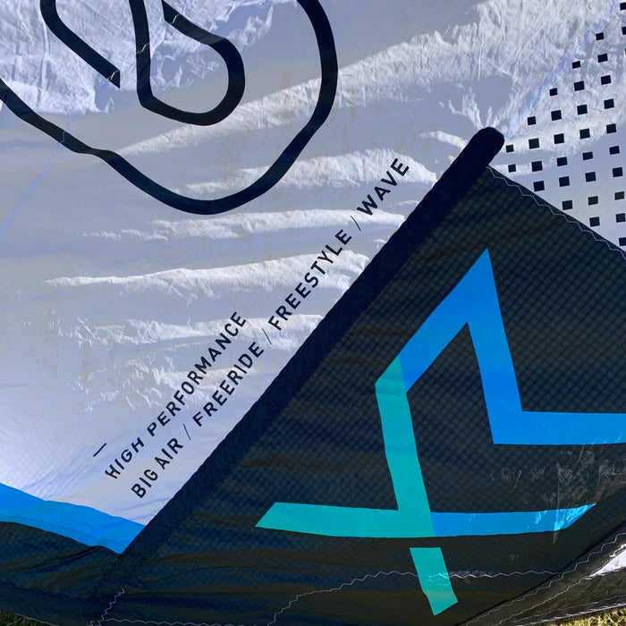 USED Core XR8 Kite-9m-White