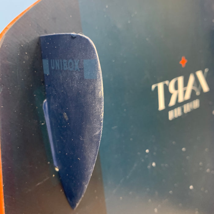 USED F-One Trax HRD LT Kiteboard-137cm w/ Plat. Bindings