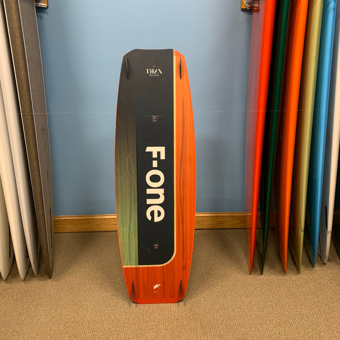USED F-One Trax HRD LT Kiteboard-139cm w/ Plat. Bindings
