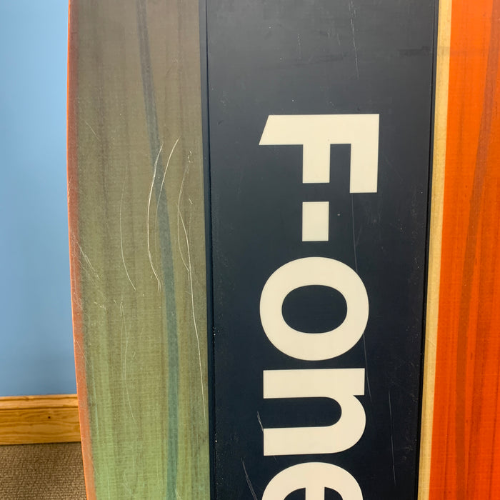 USED F-One Trax HRD LT Kiteboard-139cm w/ Plat. Bindings