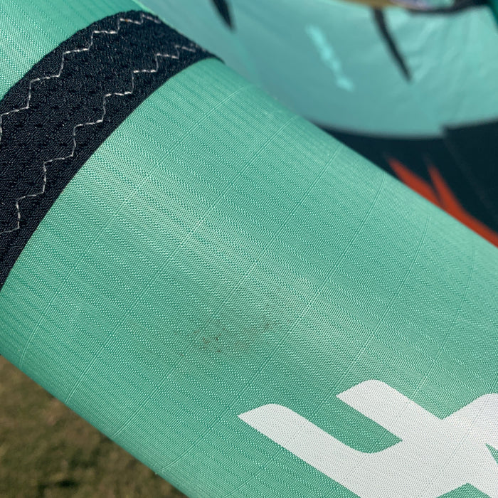 USED F-One Strike V4 Wing-4m-Mint/Onyx