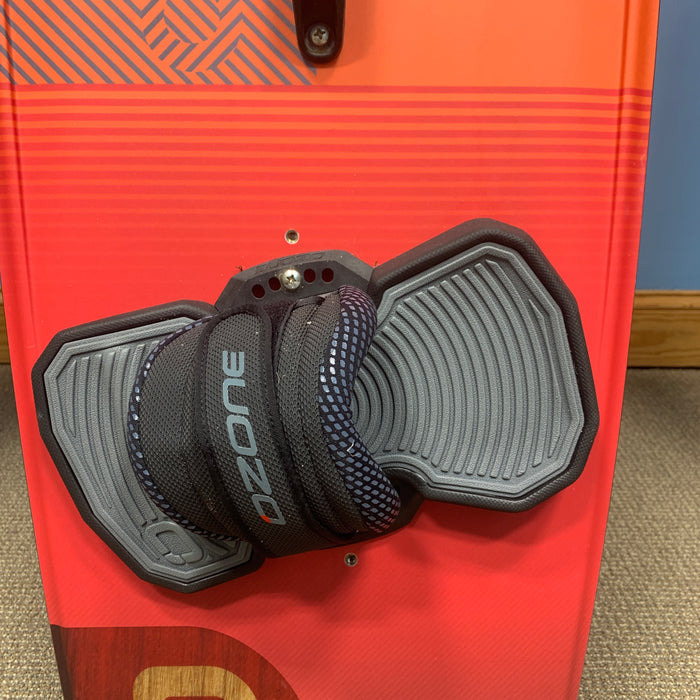 USED Ozone Code V4 Kiteboard-Red-135cm w/Straps