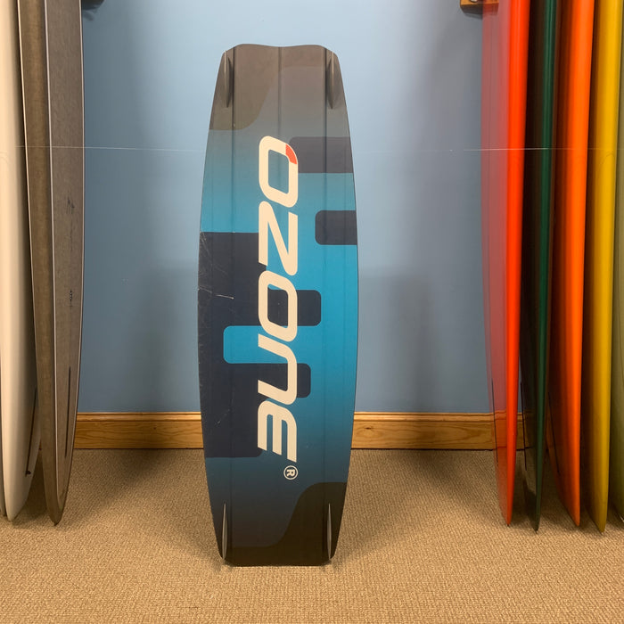 USED Ozone Torque V3 Kiteboard-136cm w/Straps