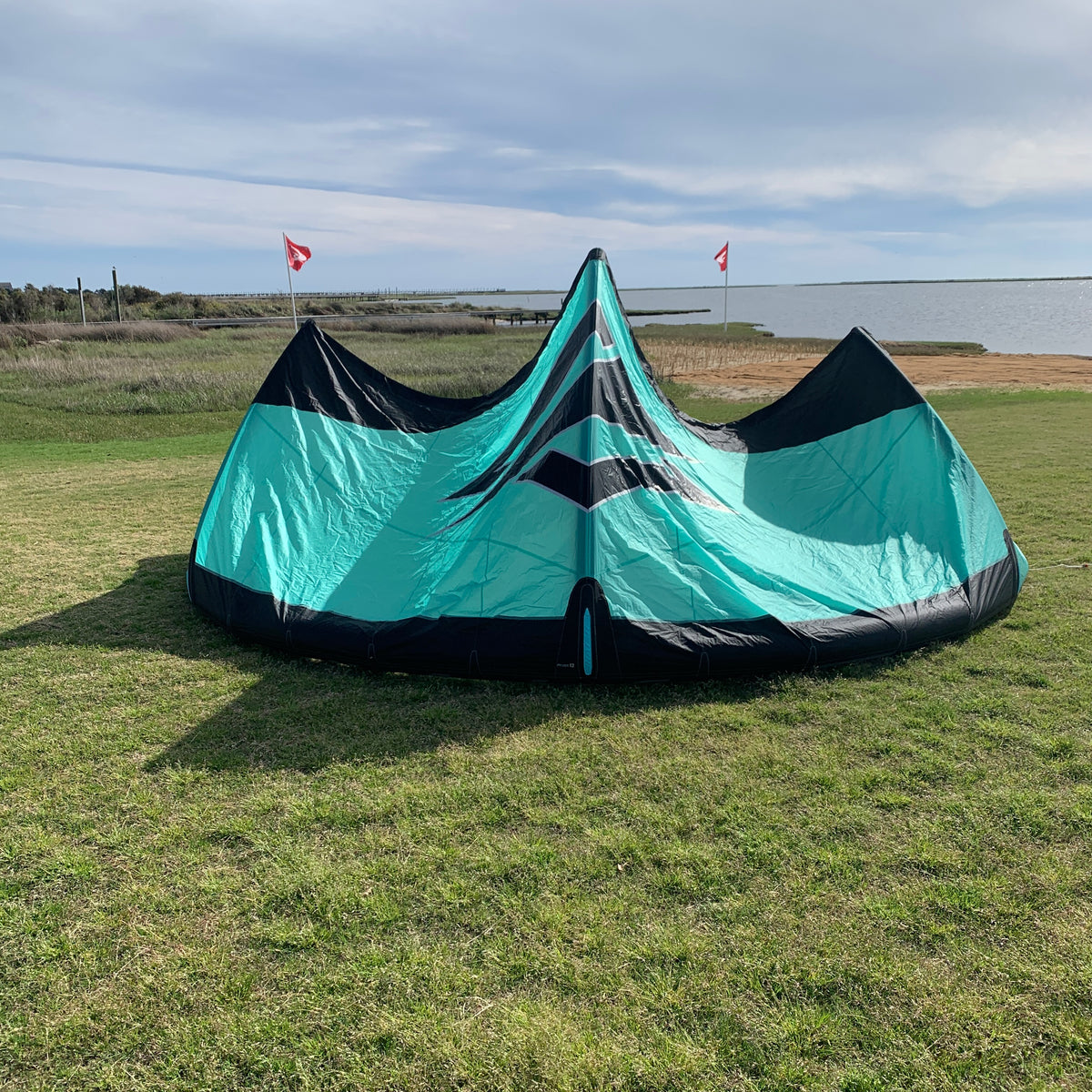 USED 2025 Naish Pivot Kite-Teal-12m