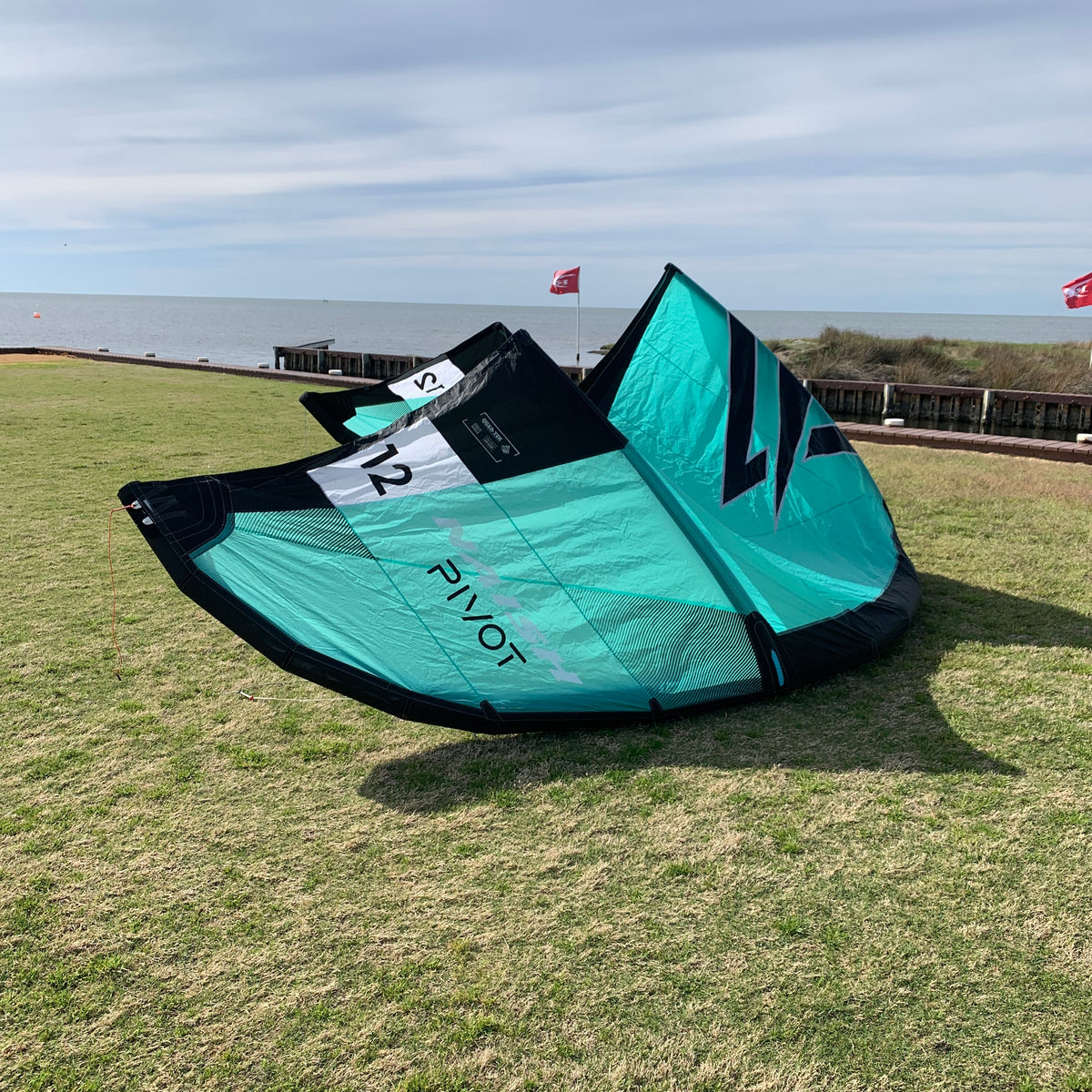 USED 2025 Naish Pivot Kite-Teal-12m