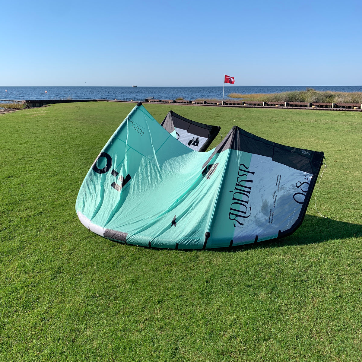 USED F-One Addikt TEC Kite-Black/Mint-8m