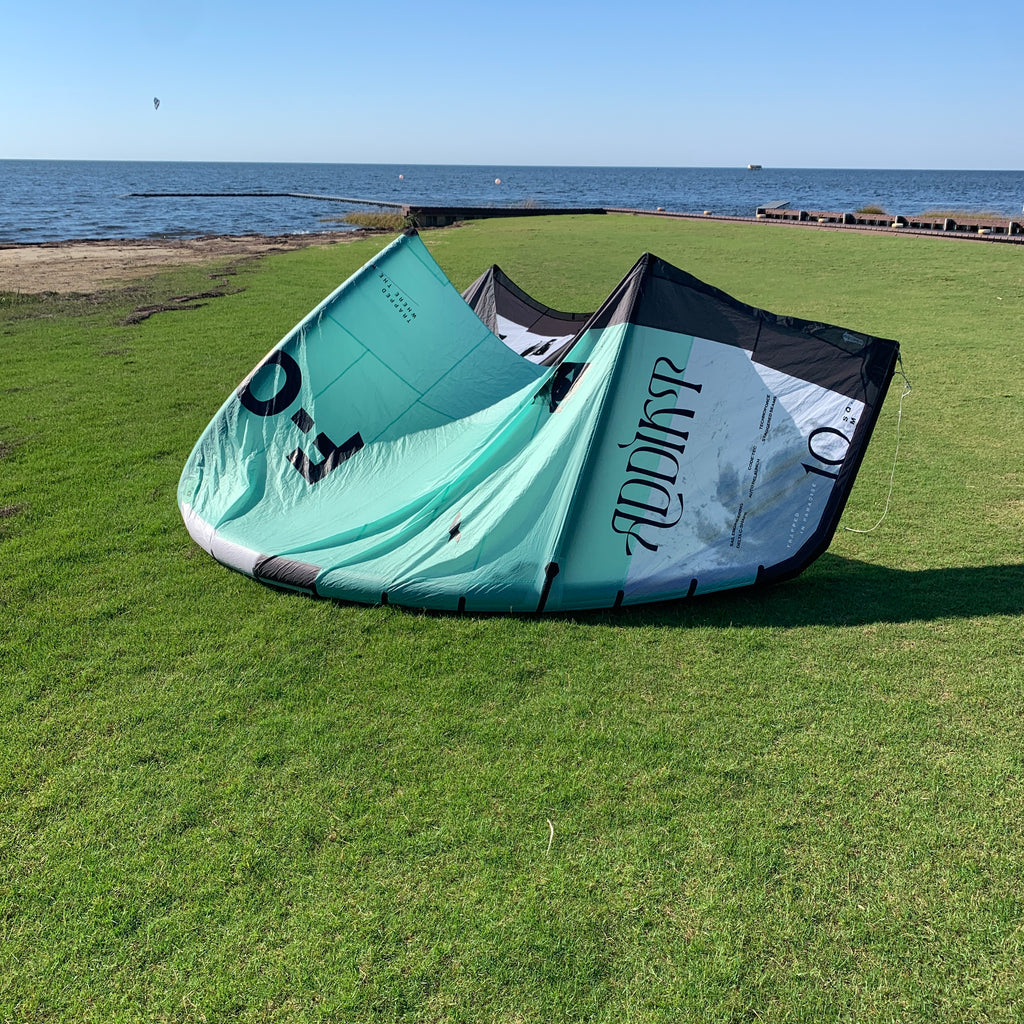 USED F-One Addikt TEC Kite-Black/Mint-10m