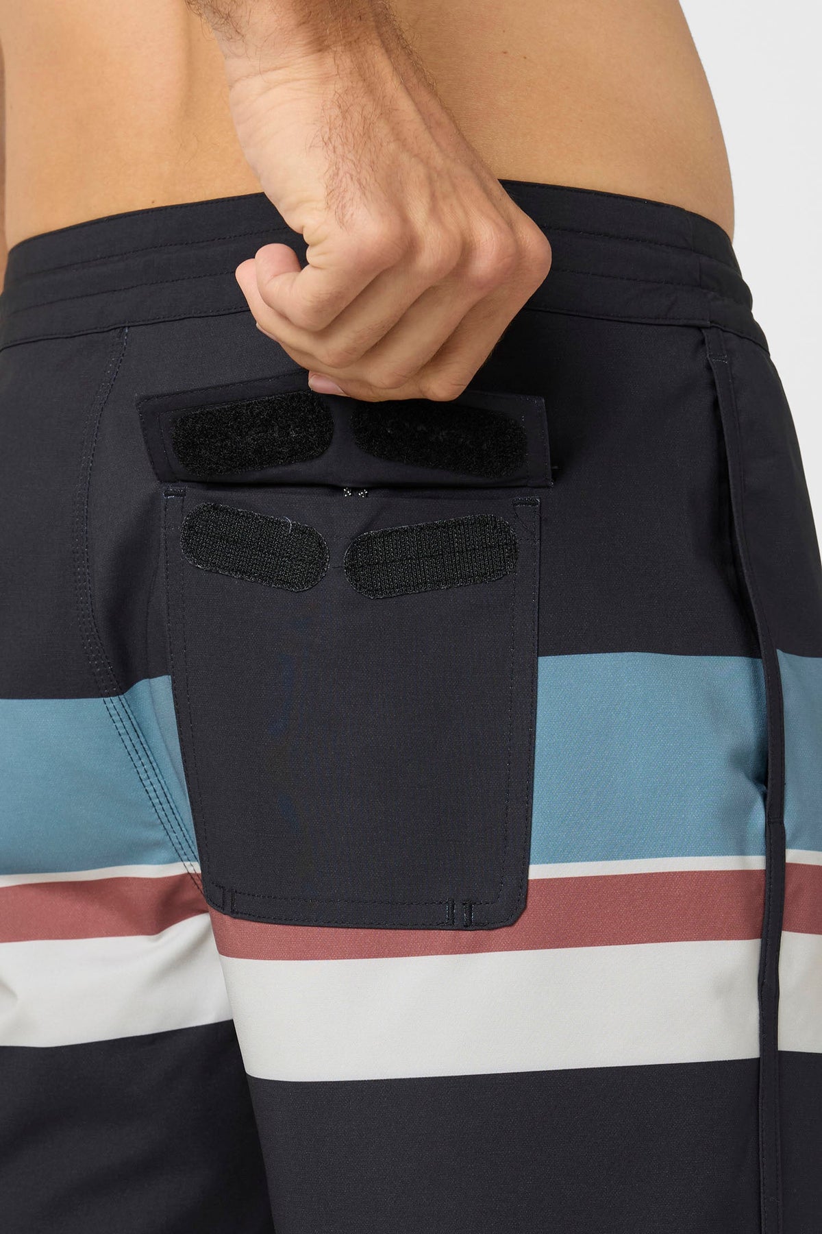 O'Neill Cruzer Stripe Scallop 18 Boardshorts-Black