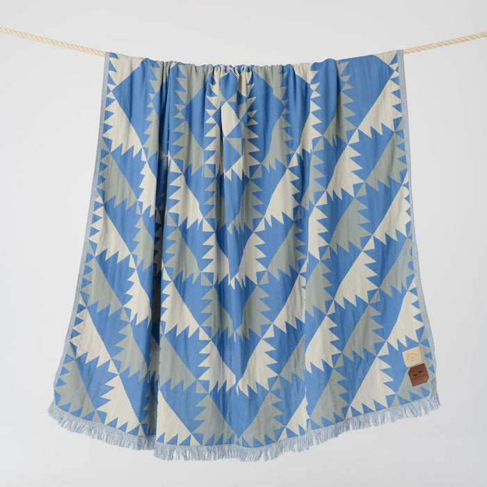 Slowtide Daydream Lightweight Throw Blanket-Lagoon