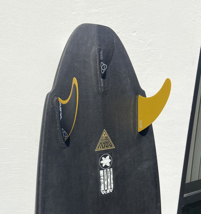 NVS Aipa Ahi Futures Apex Twin Fin Set-Black/Yellow